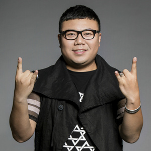 欧美XXXX大学生运动抢劫
